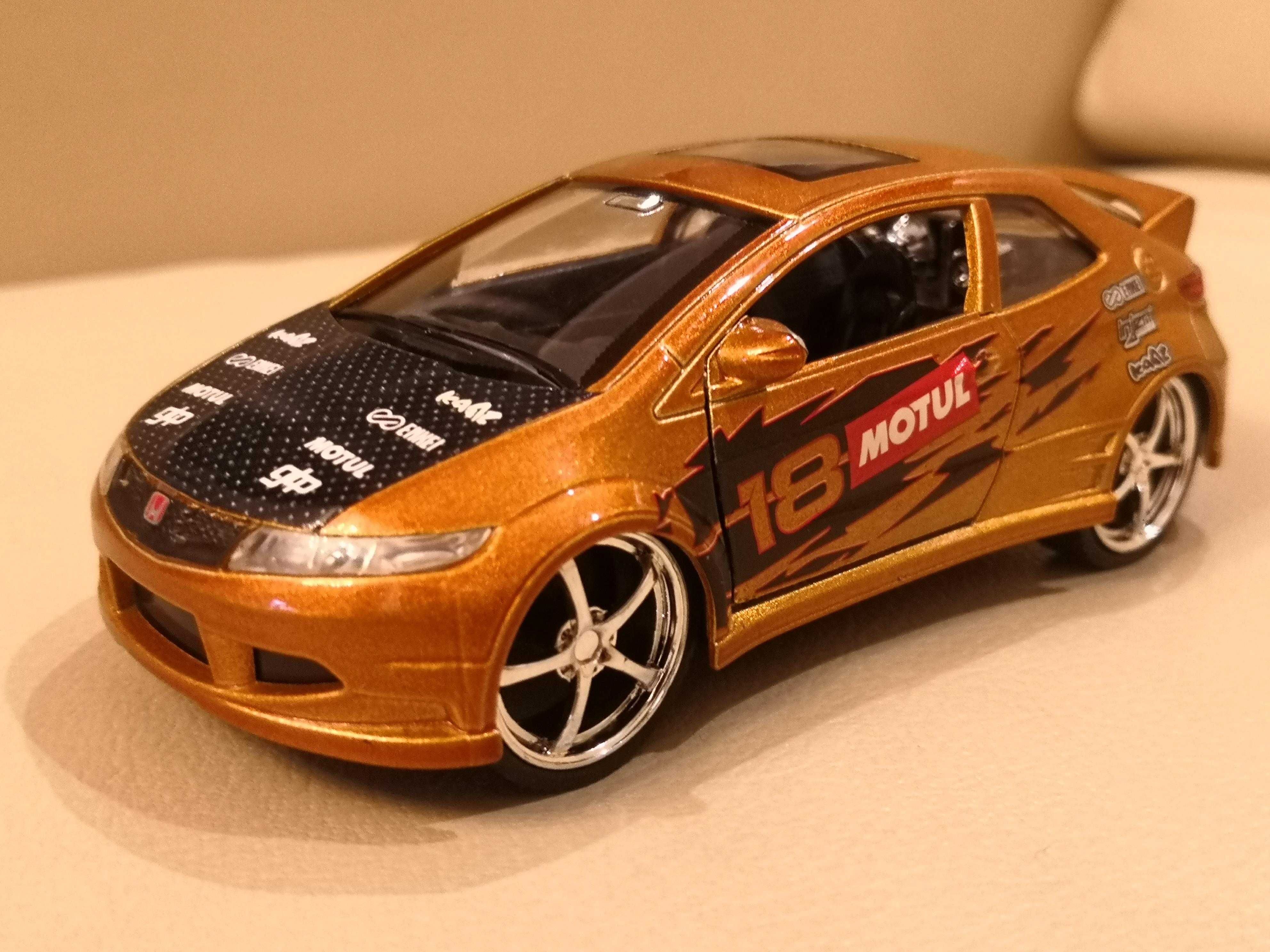 Model samochodu jak Honda Civic 8 VIII UFO Type-R 1:32 otwierane drzwi