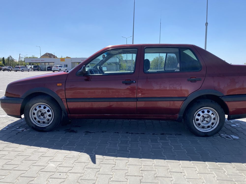 Volkswagen Vento 1994 1.8 бензин