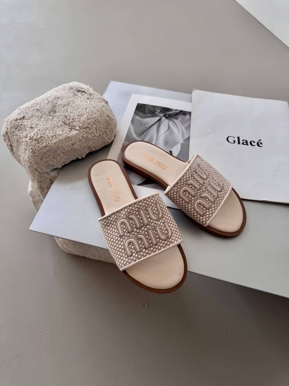 36-41 | Жіночі шльопанці Miu Miu Light Cream Slides | Жіночі шльопки