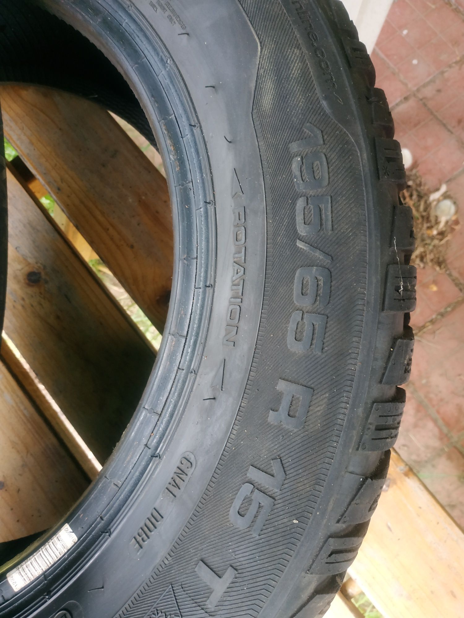 sprzedam 2 opony 195/65/15 T rain tire wzmacniane, deszczowe