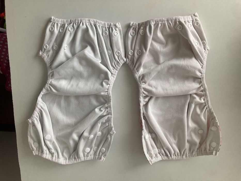 Duas fraldas NOVAS reutilizáveis natação/praia