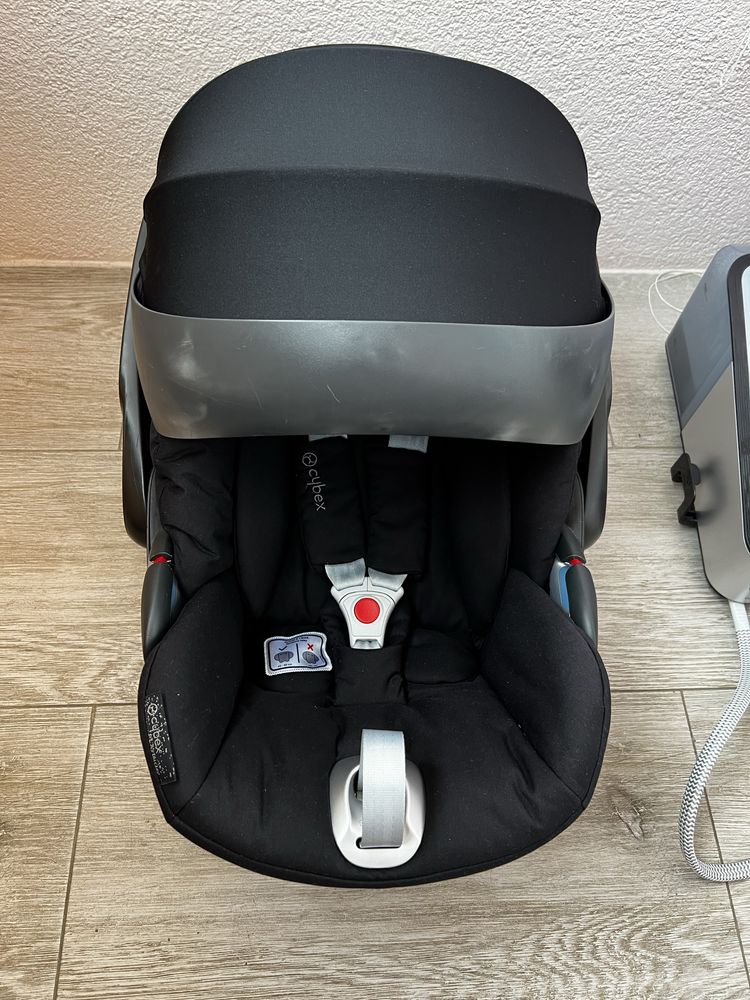 Автокрісло Cybex Cloud Z, з адаптерами для встановлення на шассі