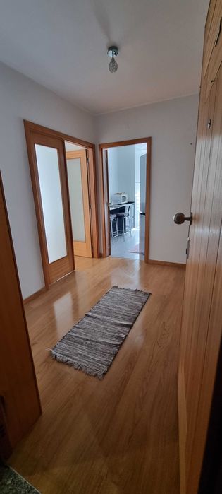 Alugo T2 com suite e aquecimento central no centro de Valongo.