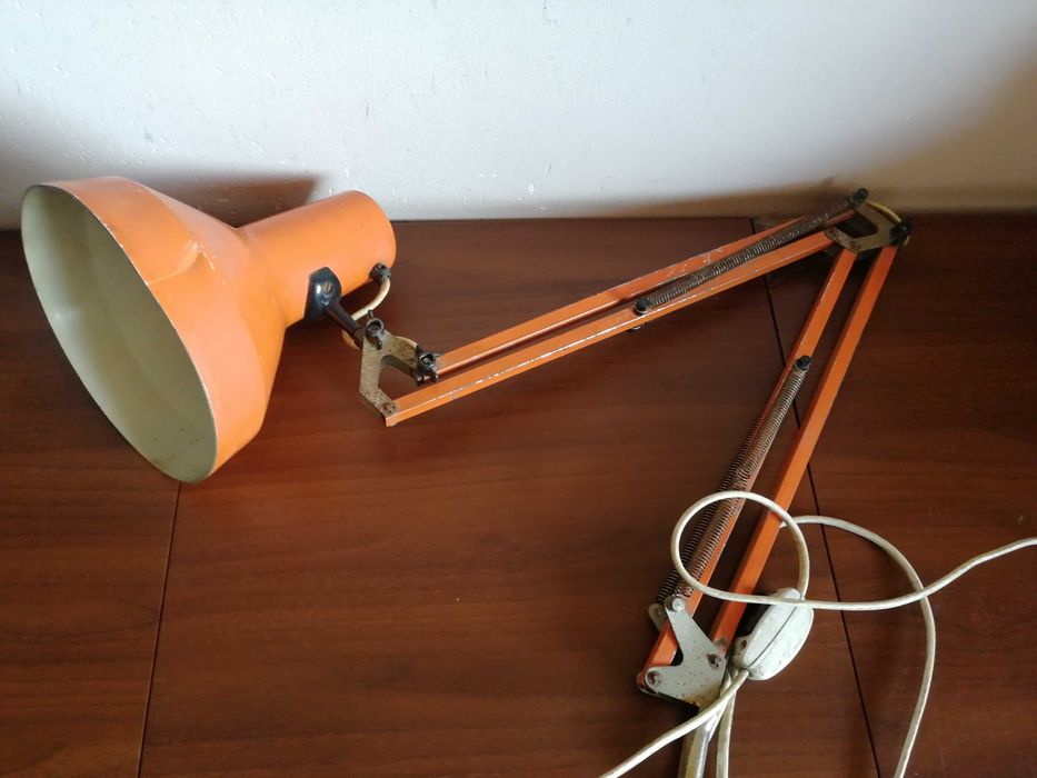 Stara lampa warsztatowa na ścianę metalowa regulowana lampka