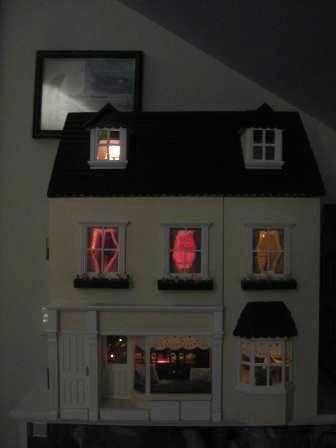 CASA DE BONECAS ELETRIFICADA