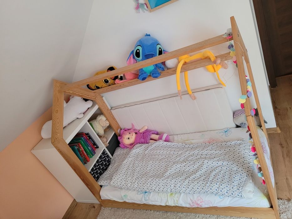 Łóżeczko dziecięce idealne pod baldachim