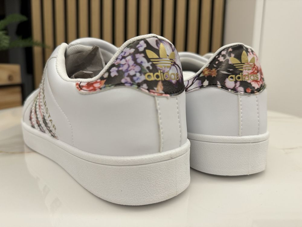 Adidas Superstar Damskie białe kwiaty motyw Nowe 39