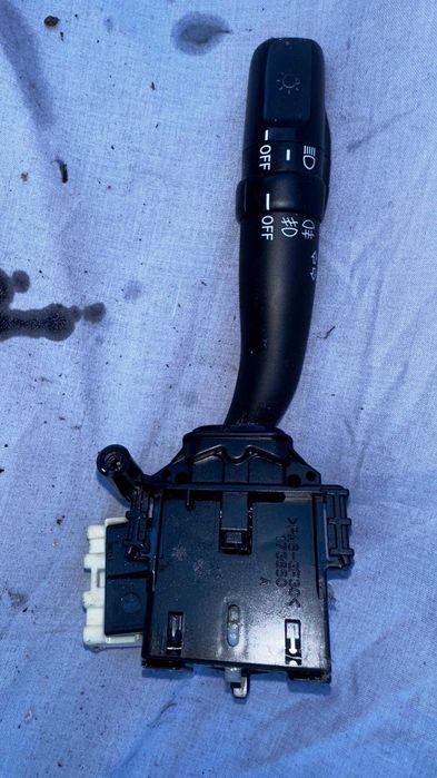 Przełącznik zespolony manetka kierunkowskazów Toyota Avensis T25 2005r