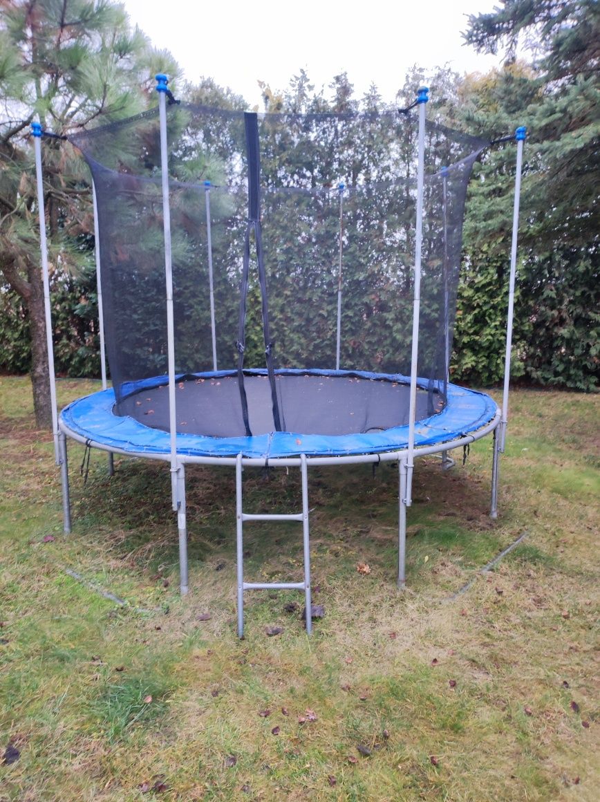Trampolina w pełni sprawna