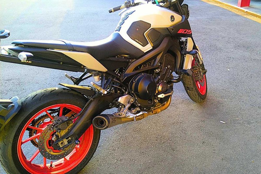 Yamaha MT-09 (2019) - 29.000 km - Linha completa SC Project + extras