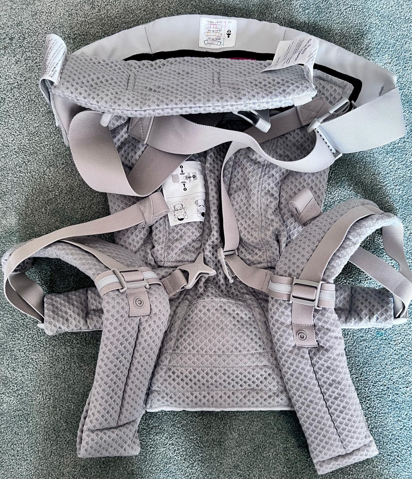 Mochila Ergobaby Omni Breeze 360 com capa de chuva