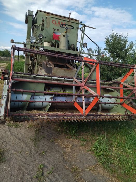 Продам зернозбиральний комбайн в робочому стані з січкарнею