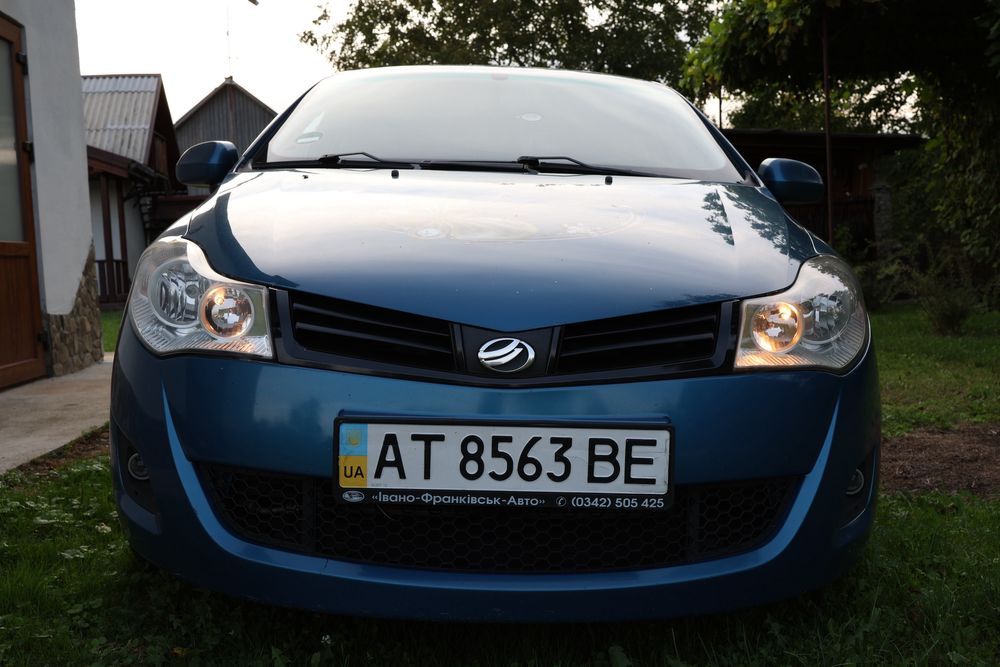 Автомобіль ЗАЗ Forza 2012