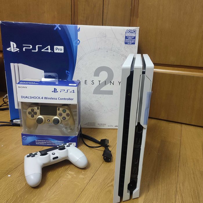PS4 pro white 1TB