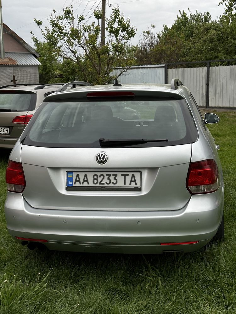 Продаю Volkswagen Golf 2012