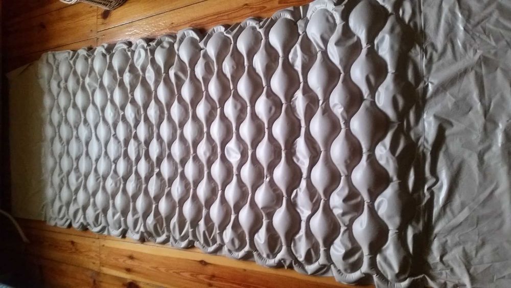 Materac przeciwodleżynowy