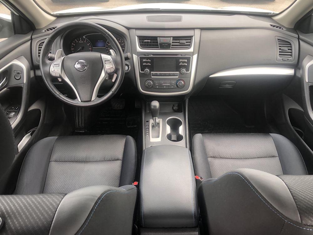 Nissan Altima 2.5 газ /бенз ( АВТО В РІДНІЙ ФАРБІ)