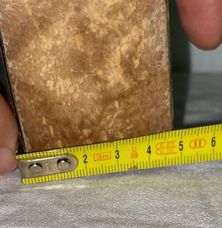 Pequena moldura em latão antigo
