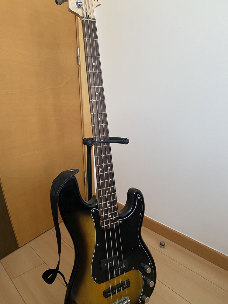 Baixo elétrico Fender Squier+Amplicador