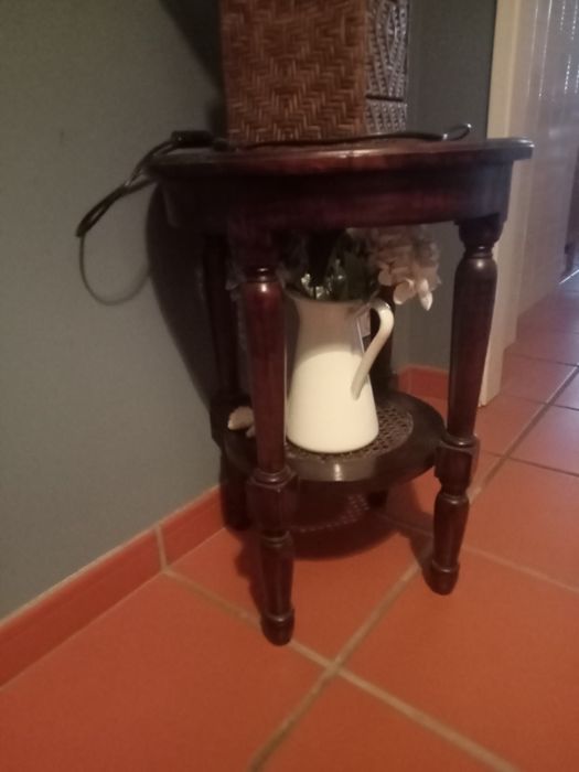 Mesa pequena de apoio