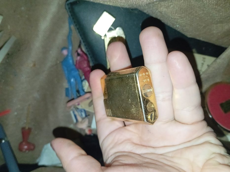 Dois isqueiros sem gás