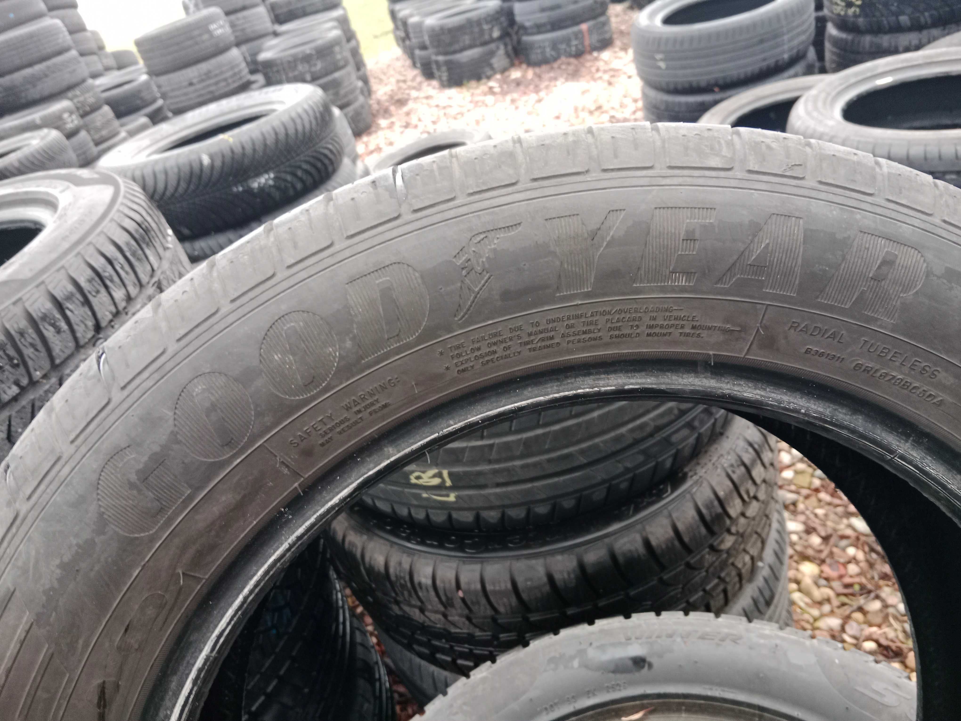 Opona używana 215/60R17 Goodyear Efficientgrip SUV-4x4 1szt.