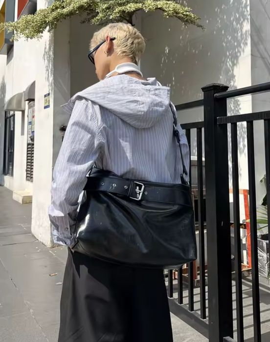 Стильний шопер із шкіри.