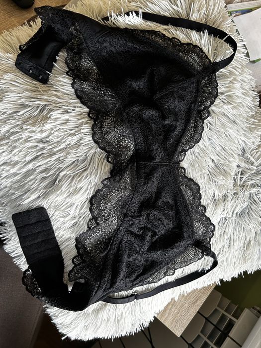 Biustonosz damski H&M rozmiar 42 czarny koronkowy elegancki nowy