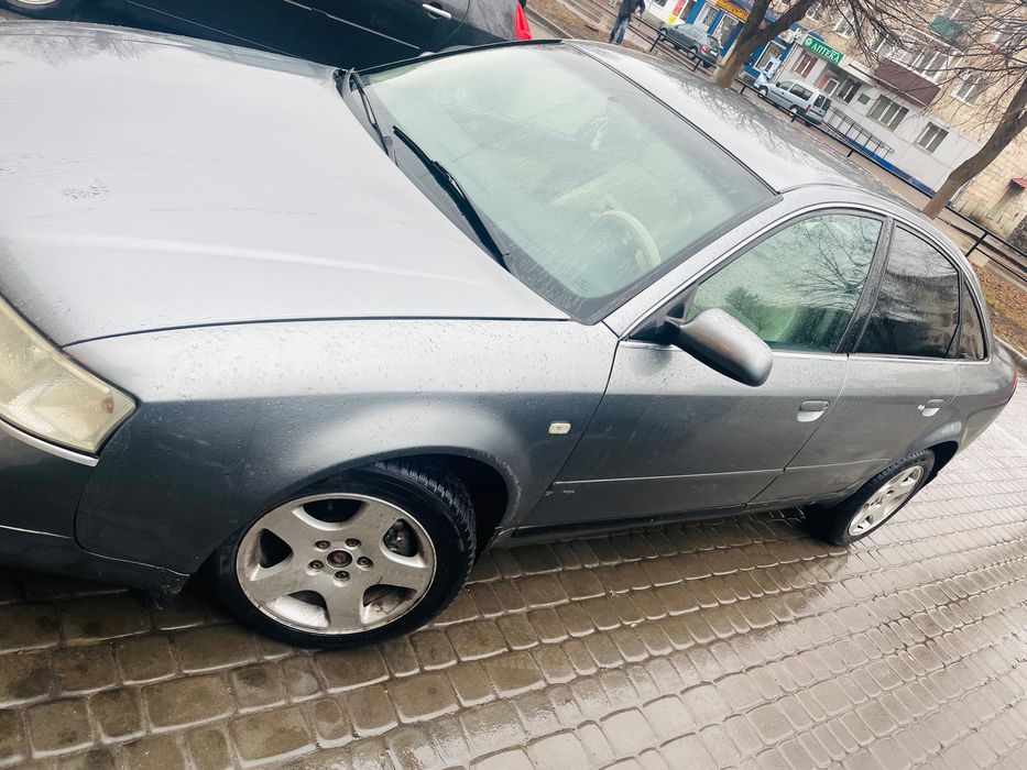 Автомобіль Audi A6