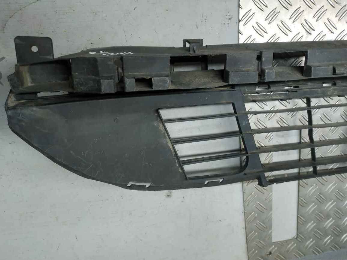 Renault (RVI) Scenic 3 09- решітка бампера  RC1244 622545401R