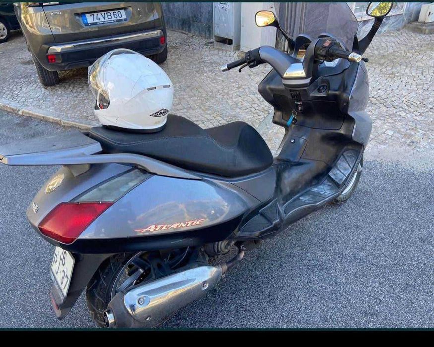 Moto Scooter Aprilia Atlantic 125 mais acessórios