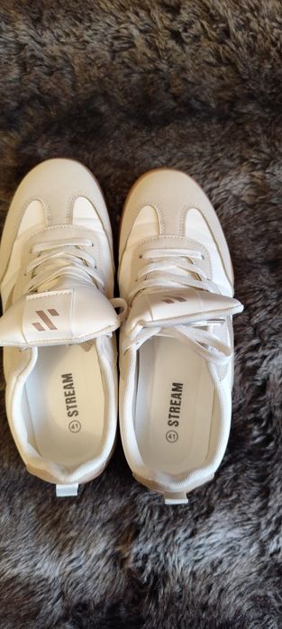 Кросівки жіночі 40-41