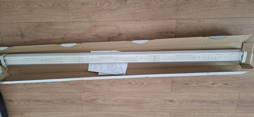 Lampa led Philips 180 cm