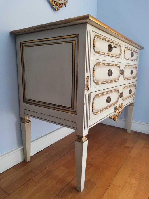 Cómoda de madeira estilo Louis XV