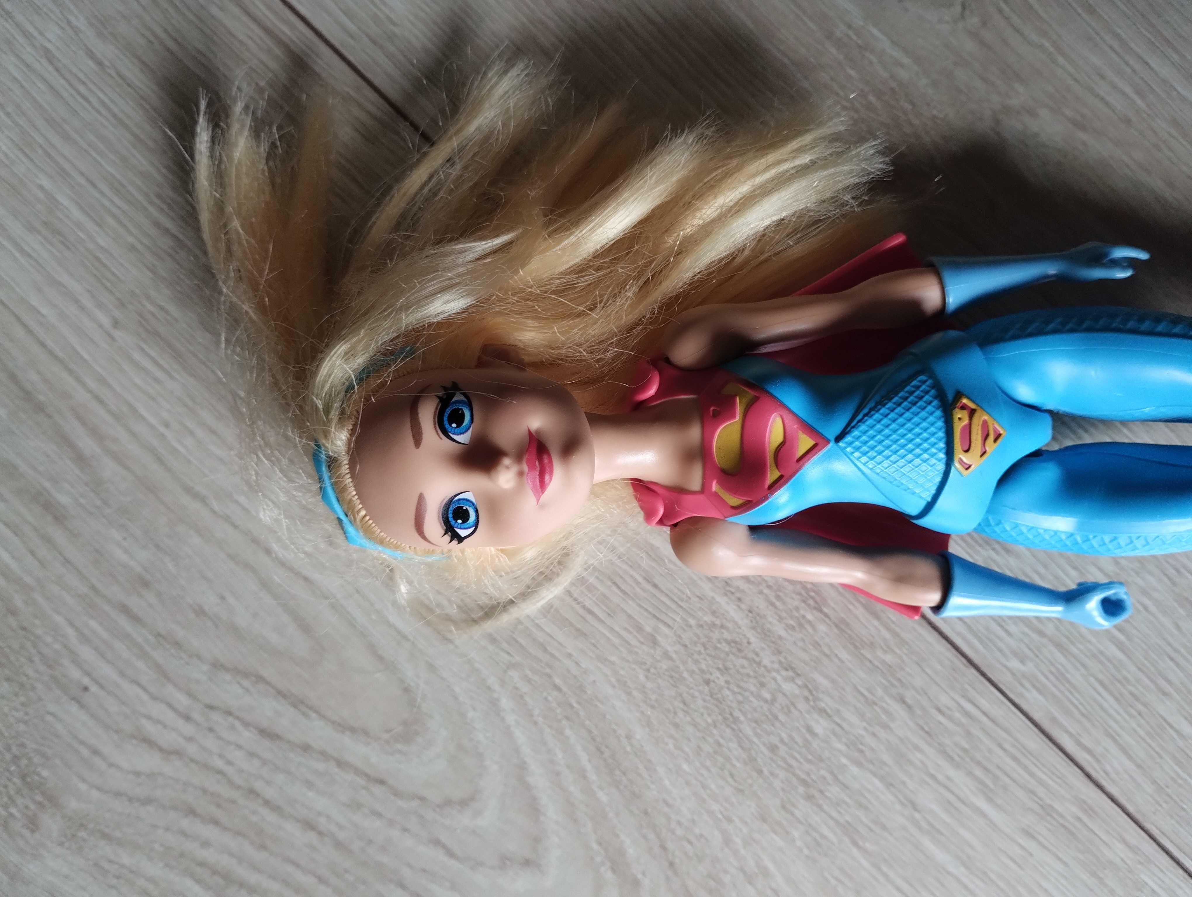 Super woman Barbie Mattel dc comics