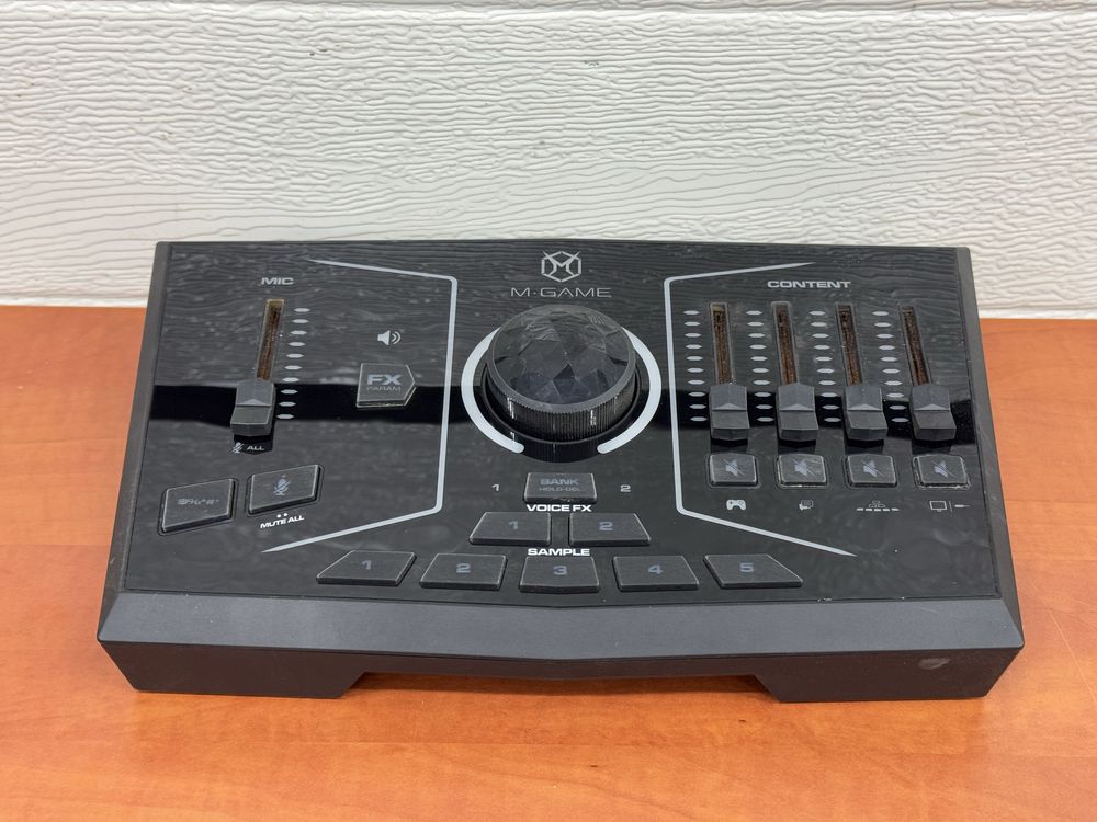 Interfejs studyjny m audio dual rgb na czesci uszkodzony