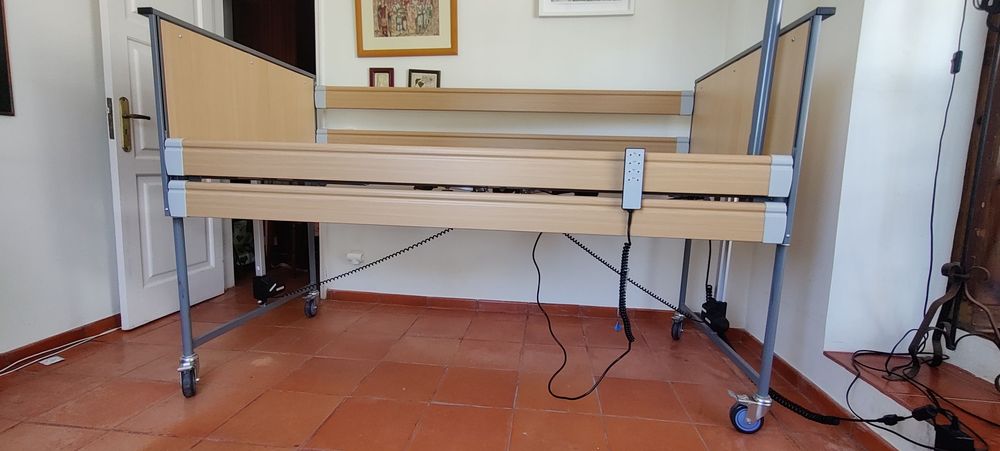 Cama Hospitalar Elétrica C/ Elevação - Colchão incluido - COMO NOVO