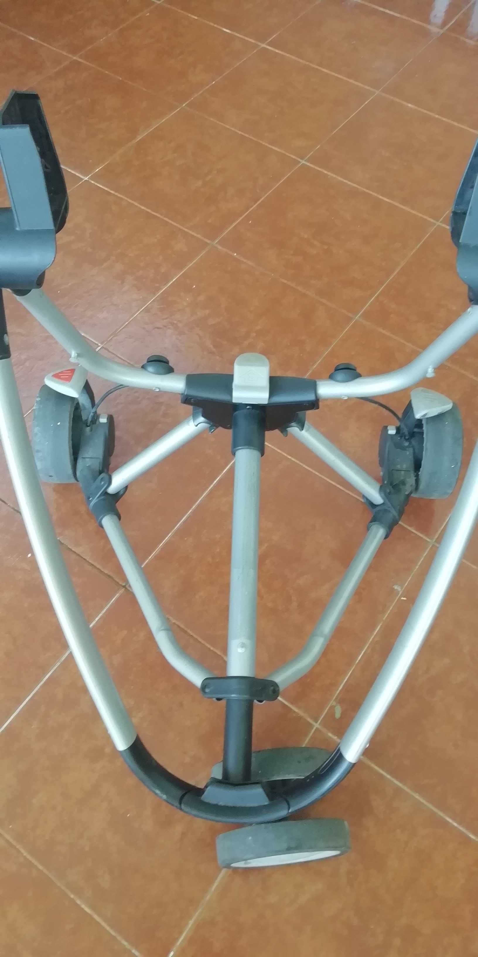 Carrinho de bebé Quinny + Ovo Maxi Cosi