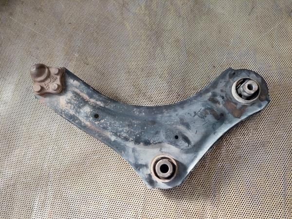 Braço de suspensão frente direito RENAULT Megane III (BZ0_)