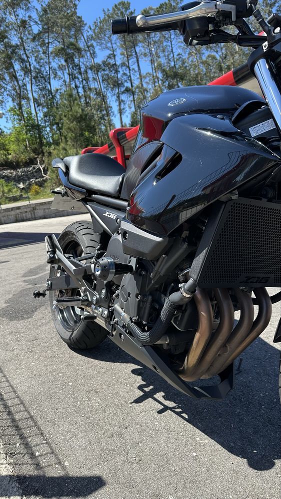 Yamaha xj6n do ano 2013.