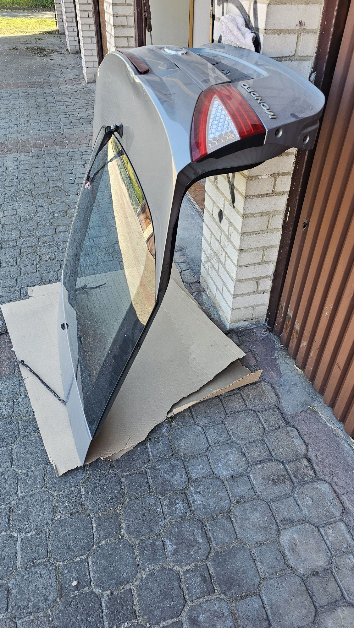 Klapa bagażnika Ford Mondeo mk4 uszkodzona
