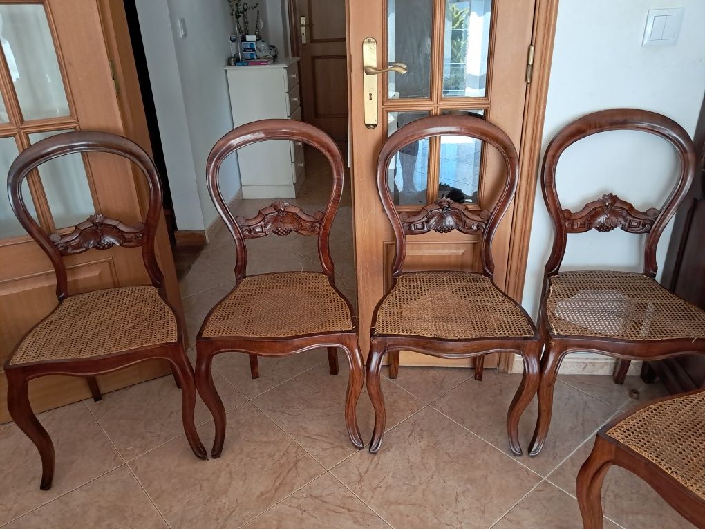 Cadeiras de palhinha centenárias