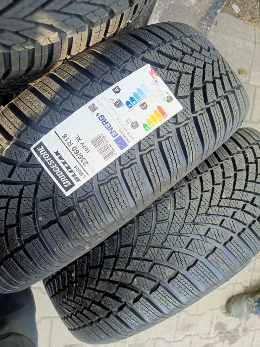 Nowe opony zimowe 235/60/18 Bridgestone 2 sztuki 2022r
