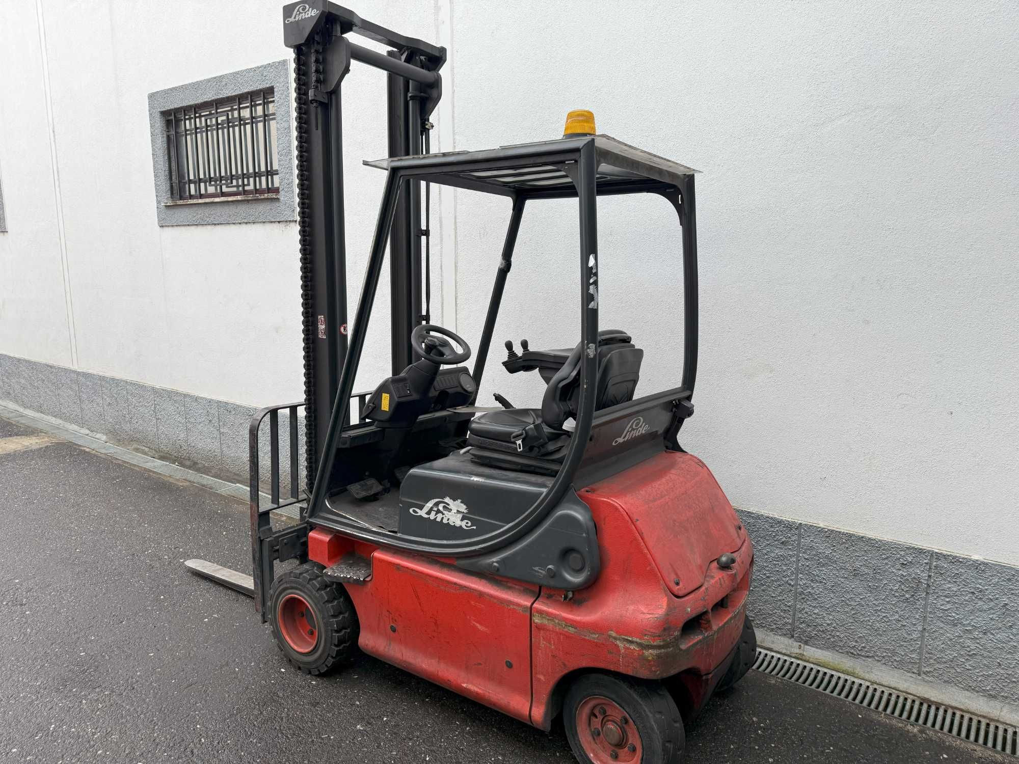 Empilhador Elétrico 1800kg - LINDE E18 4m