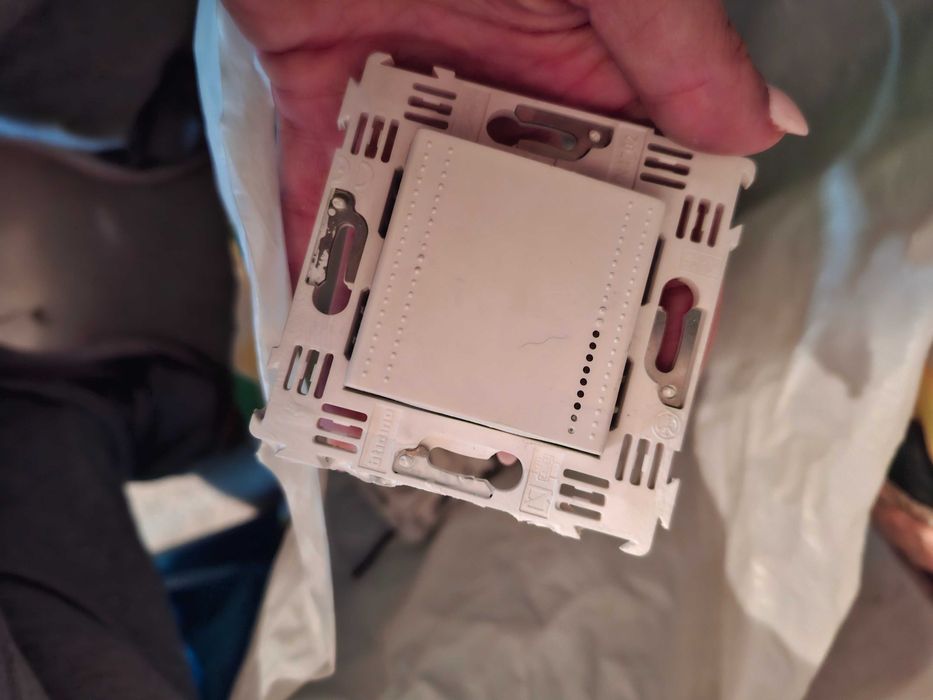 Conjunto de espelhos e tomadas da marca bticino