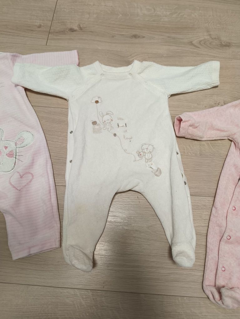 Pajace pajacyki welurowe niemowlęce dla dziewczynki Smyk, r.62.