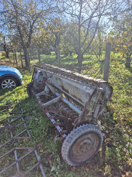 Siewnik zbożowy poznaniak & Siewnik zbożowy konny przerobiony