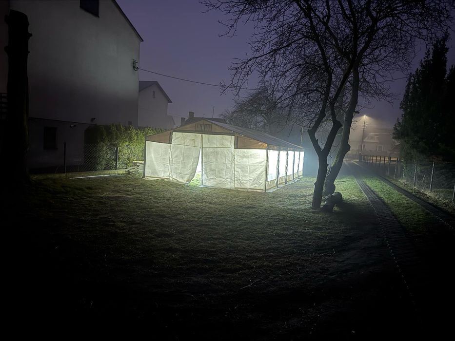 Uszkodzony stelaz Namiot imprezowy 6x10 roczny.
