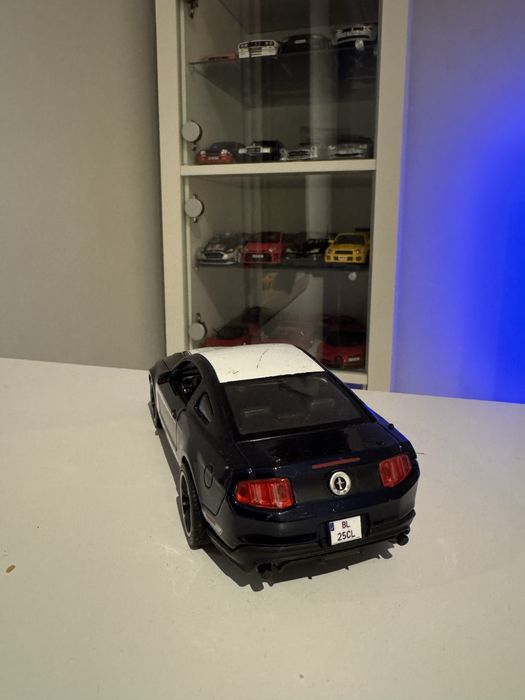 Carros miniaturas escala 1/24