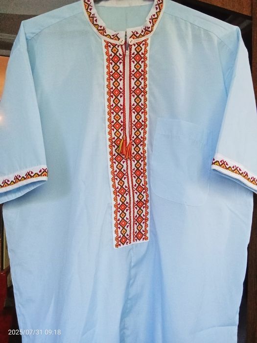 Чоловіча сорочка з вишивкою